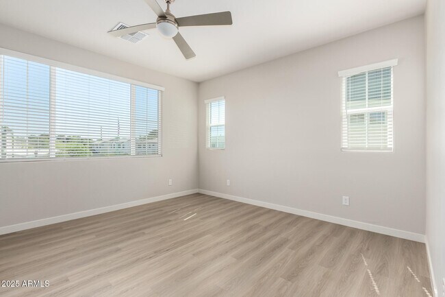 Building Photo - 6568 N 15th Dr