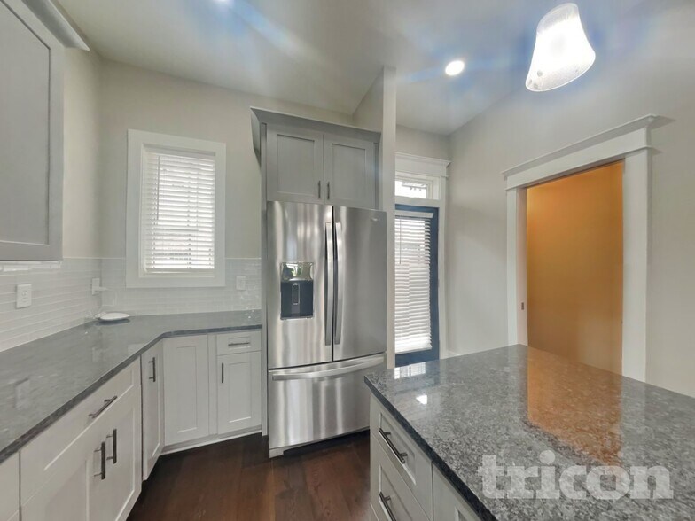 Building Photo - 6813 Charlotte Pike