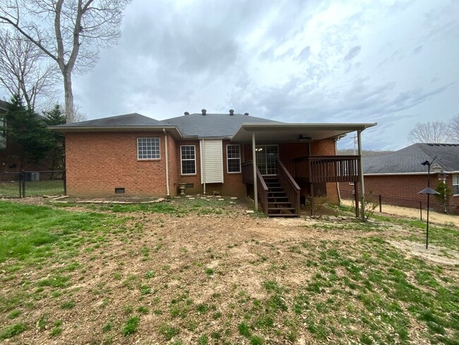 Building Photo - Lovely, well maintained Smyrna home with private wooded backyard!