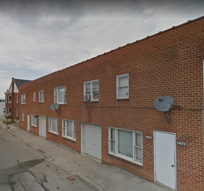 Primary Photo - 702-706 Baer Ave