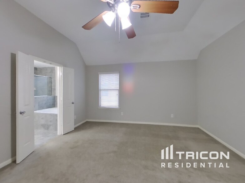 Building Photo - 13610 Kodiak Brown Bear St