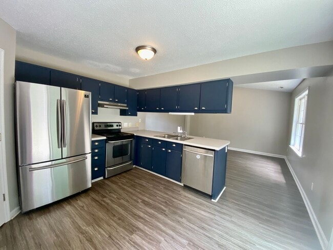 Building Photo - Adorable Town Home The Stables at Horse Creek!