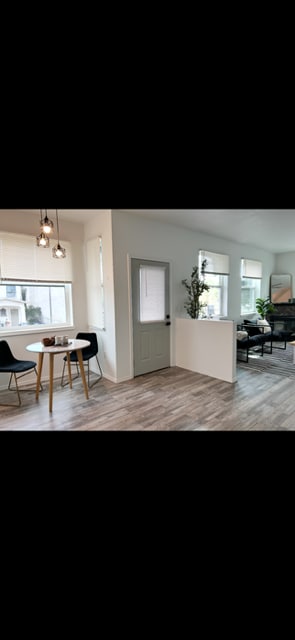 Building Photo - 503 NE San Rafael St