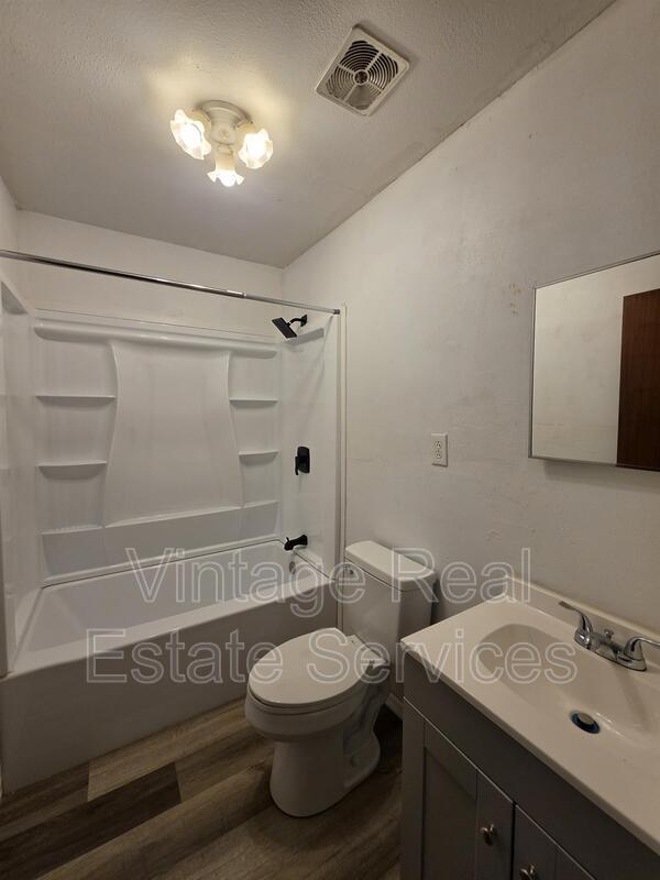 Building Photo - 1103 N Crystal Terrace