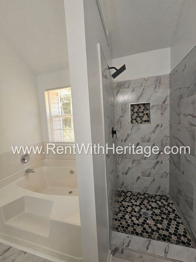Building Photo - Gorgeous 3bd/ 2.5 bath Home in Popular Nat...