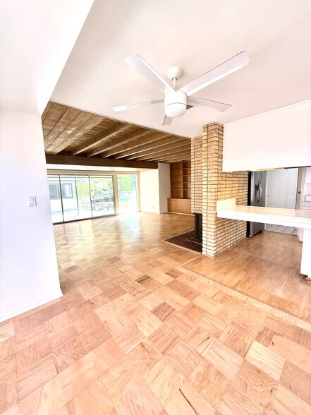 Building Photo - 1220 Crest Vista Dr