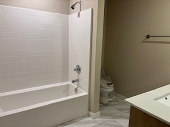 Building Photo - New Home! 1st month free!