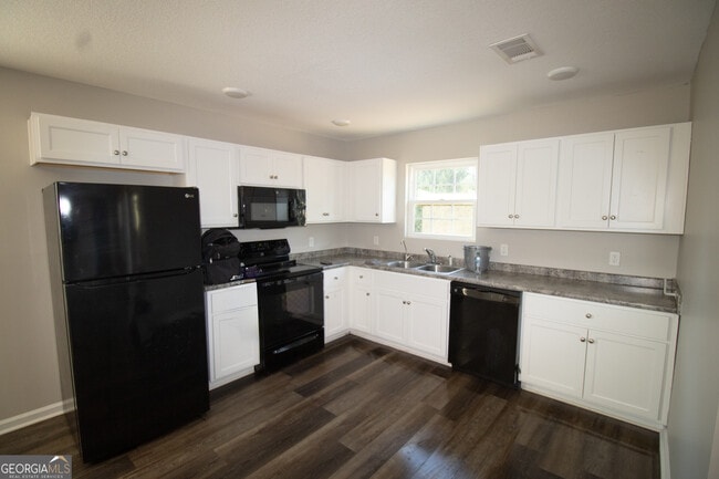 Building Photo - 304 S Bridgeport Dr