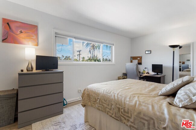 Building Photo - 2002 4th St