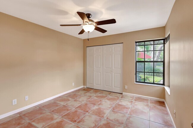 Building Photo - 2299 Treasure Isle Dr