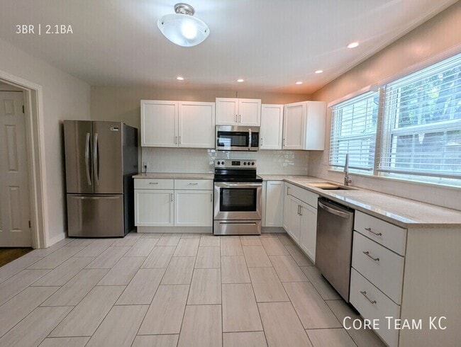 Building Photo - 629 E Meyer Blvd