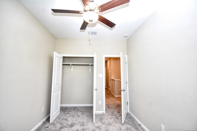 Building Photo - 6214 Oakland Ridge Unit 101