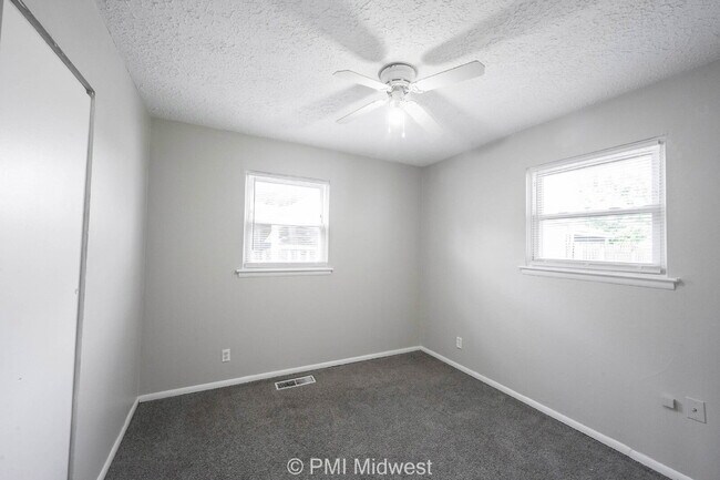 Building Photo - "Charming 4-Bedroom Retreat with Spacious Living in Indianapolis!"