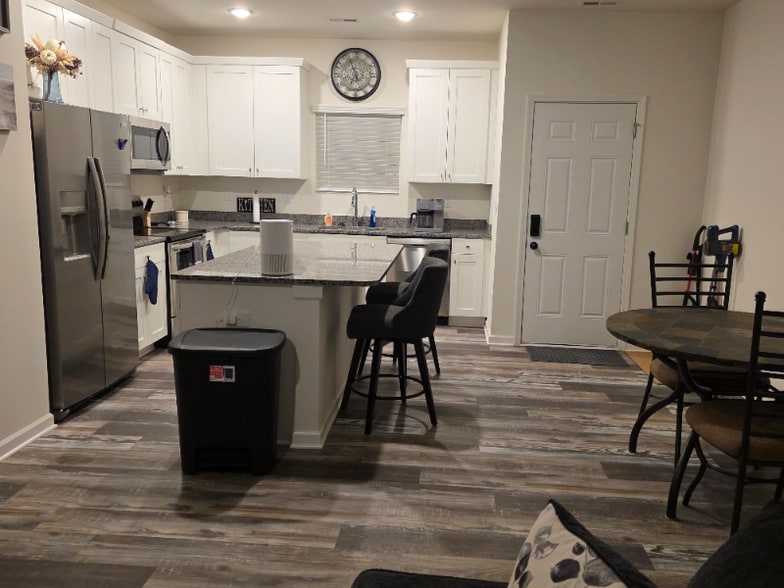 Building Photo - 533 Gantt St