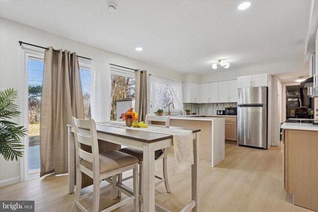 Building Photo - 127 Toledo Ln