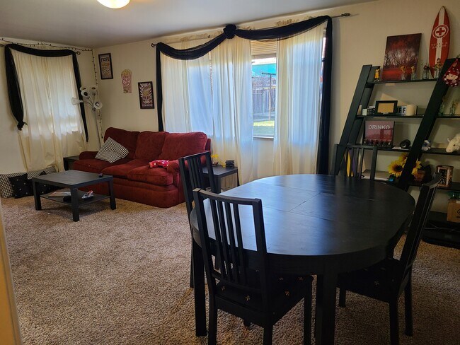 Living/Dining - 951 9th St