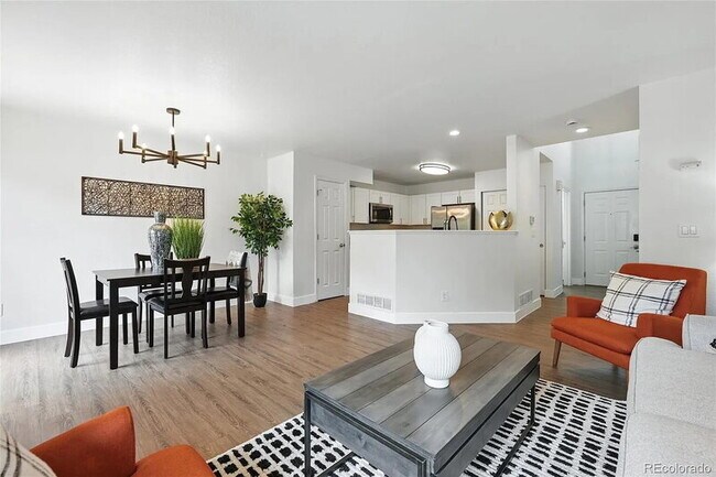 Building Photo - 1203 S Zeno Way