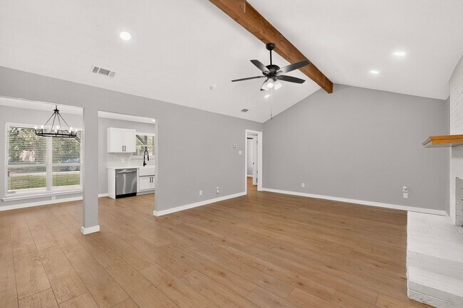Building Photo - Newly Renovated Home In Grapevine Ready To Be Yours!!!!