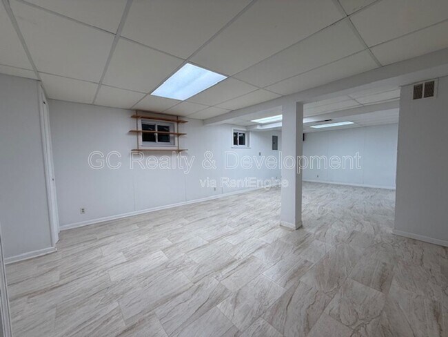 Building Photo - 885 Chelsea Ct