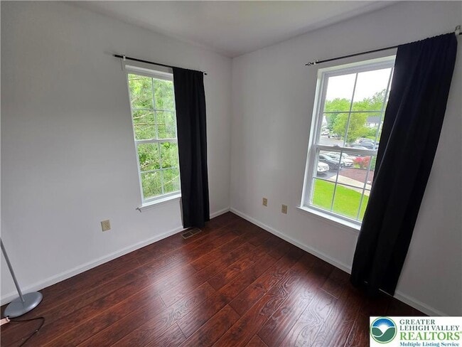 Building Photo - 965 Ramblewood Ln