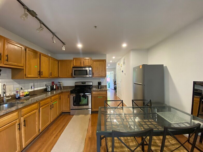 Building Photo - 1327 Belmont St NW