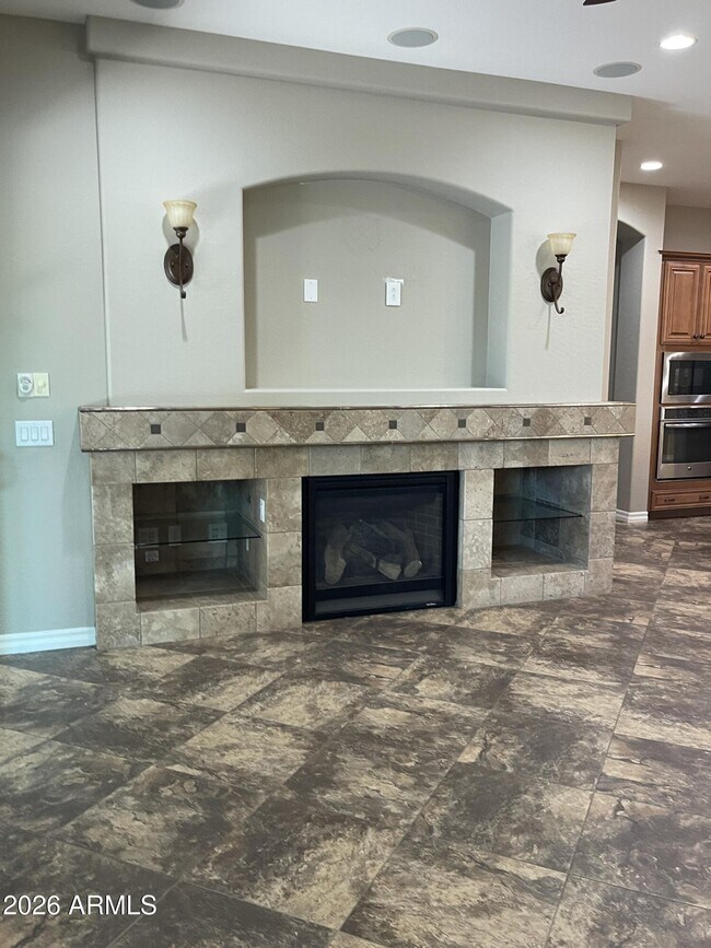 Building Photo - 2543 E Penedes Dr