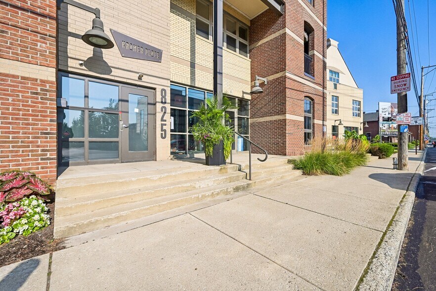 Building Photo - 825 N 4th St