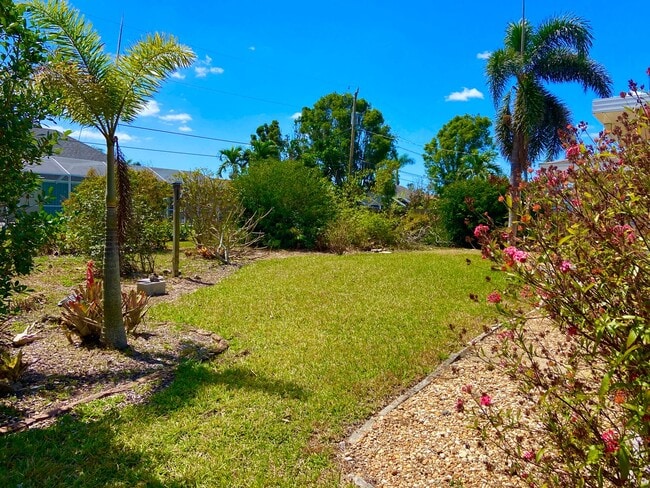 Building Photo - Newly Renovated 3 Bed / 2 Bath Single-Family Home with 2-Car Garage