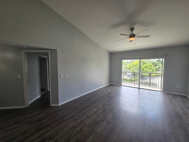 Building Photo - 1400 Crestwood Ct S