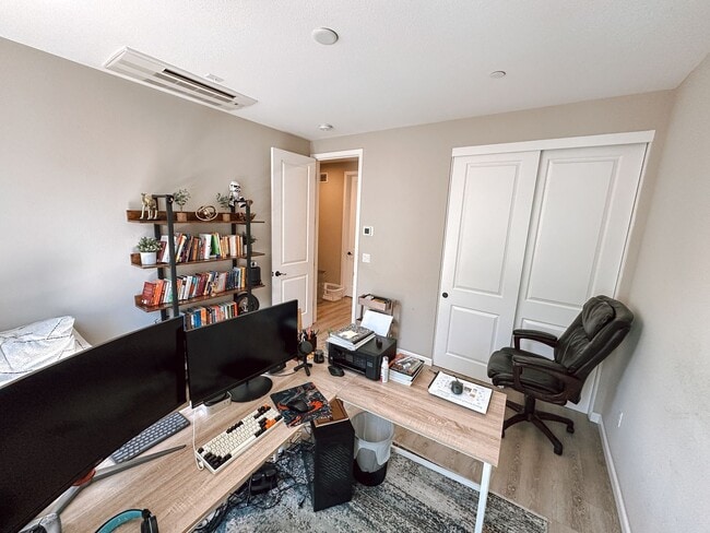 Building Photo - Gorgeous Home in Dublin!