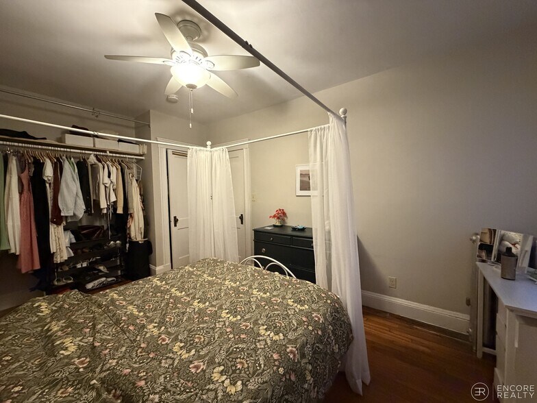 Building Photo - 11 Gray St