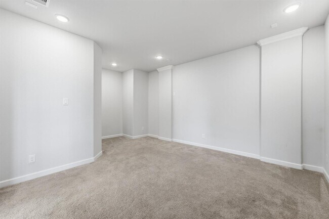 Building Photo - 1303 Gardenia Dr