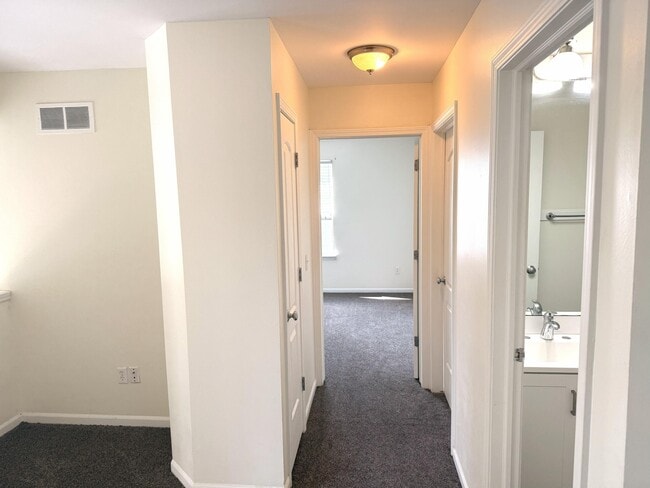 Building Photo - 33213 Saddleback Dr