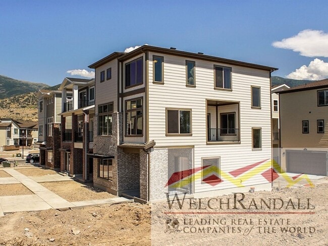Building Photo - 3 bed 2.5 Bath Single-Family Home in Farmi...