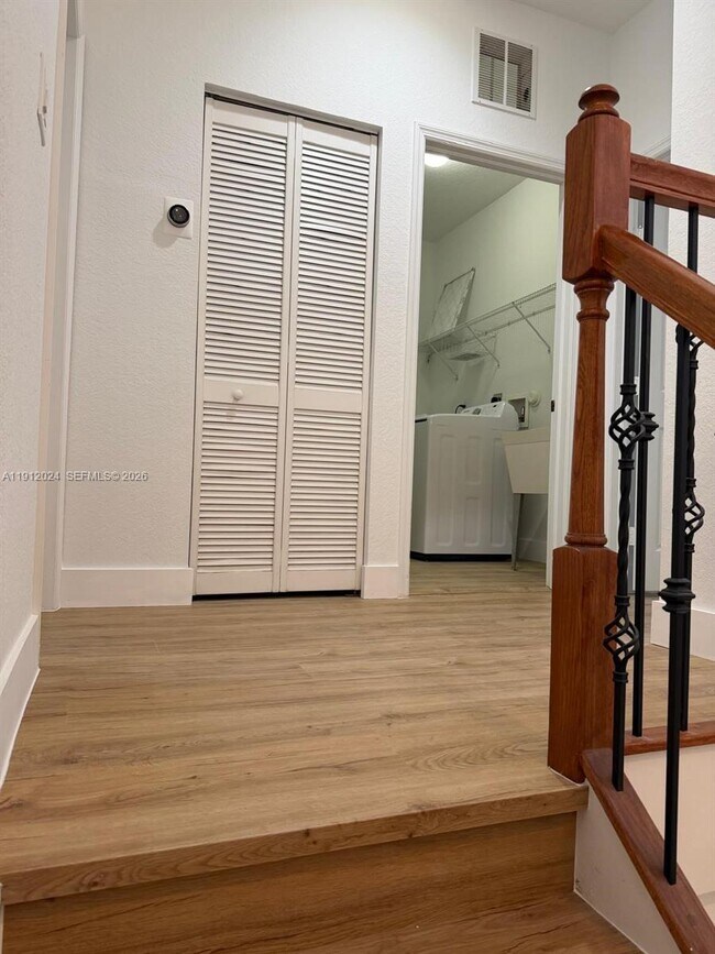 Building Photo - 14934 SW 41st Ln