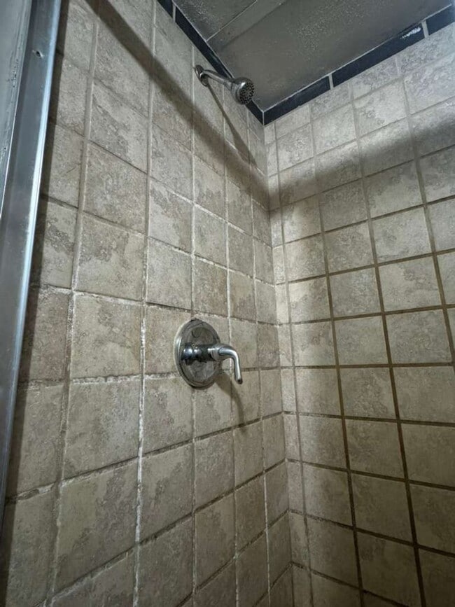 Building Photo - 4893 Madison Dr