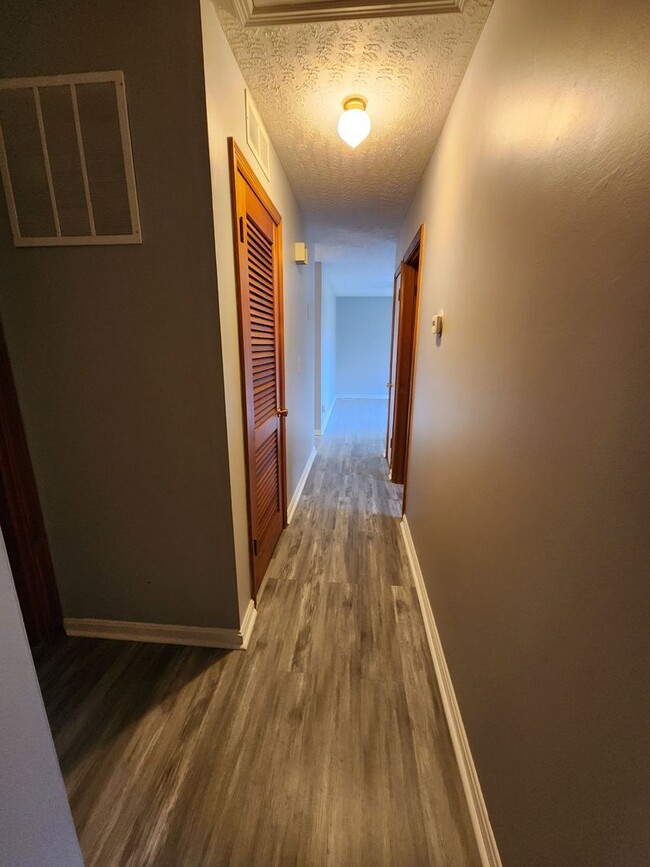 Building Photo - Beautiful 3 Bedroom 1 Bathroom Home