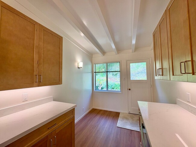 Building Photo - OPEN HOUSE SAT 4/26 11AM TO 12PM. Amazing ...