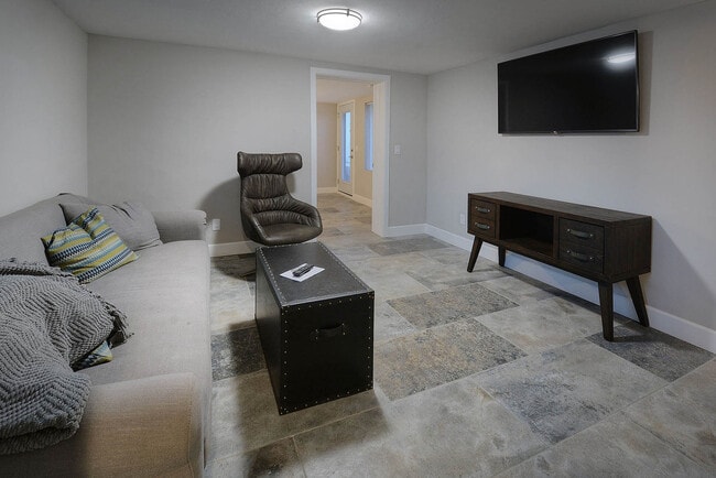 Building Photo - PRE-LEASE FOR 2026 Beautiful 2 Bedroom Home Totally Remodeled and Updated, Central A/C