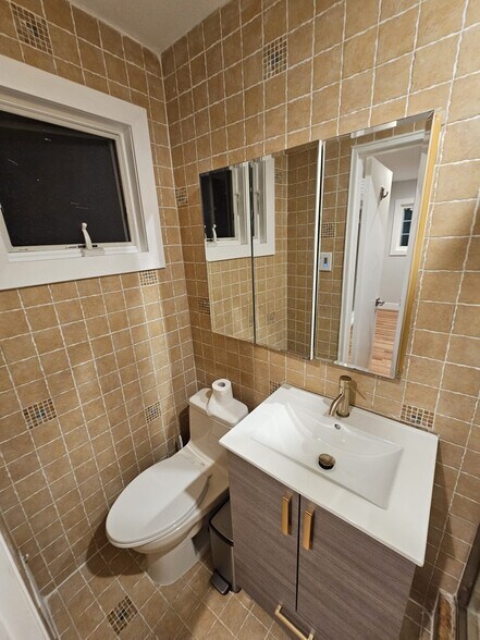 Building Photo - 640 Derby Ave