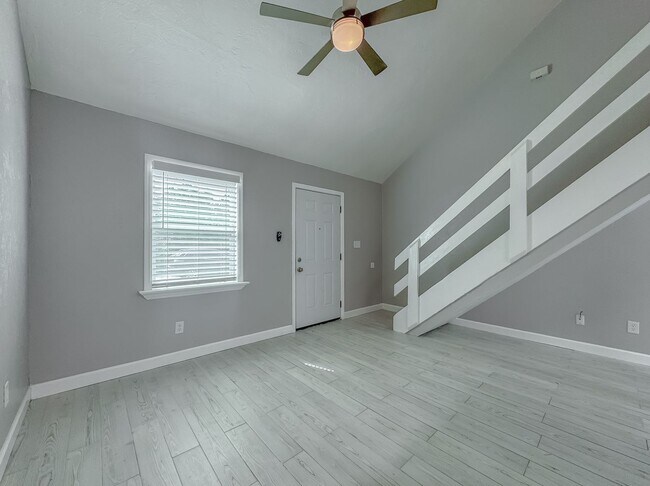 Building Photo - MODERN! Walk to FSU 2/2 w/ Marble Counters, Stainless Steel Appliances, & Privacy Fenced Yard! Av...