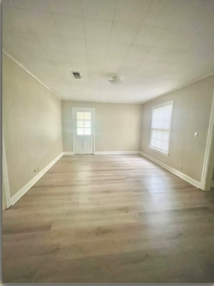 Building Photo - 404 Vivion St