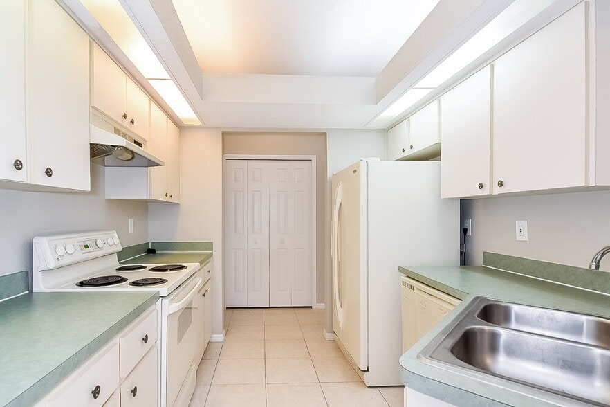 Building Photo - 7129 Captiva Cir