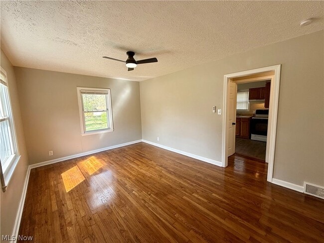 Building Photo - 857 Kennebec Ave