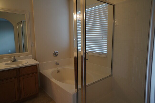 Building Photo - 944 Longleaf Dr