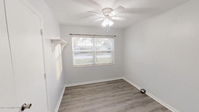 Building Photo - 449 N Waterway Dr