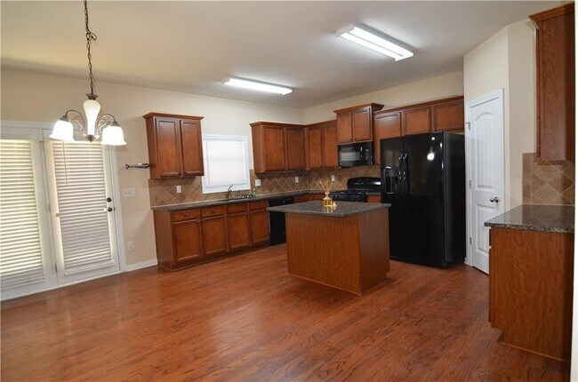 Building Photo - 455 Wakefield Trce