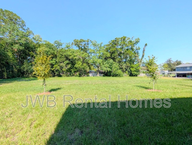 Building Photo - 1122 Comanche St