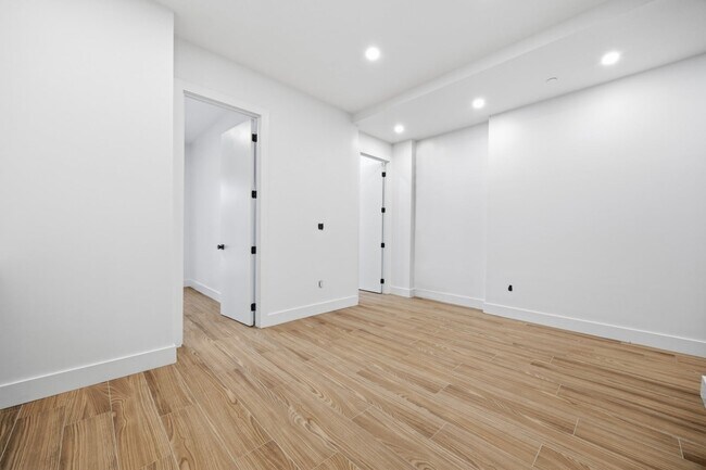 Building Photo - 379 Hawthorne St