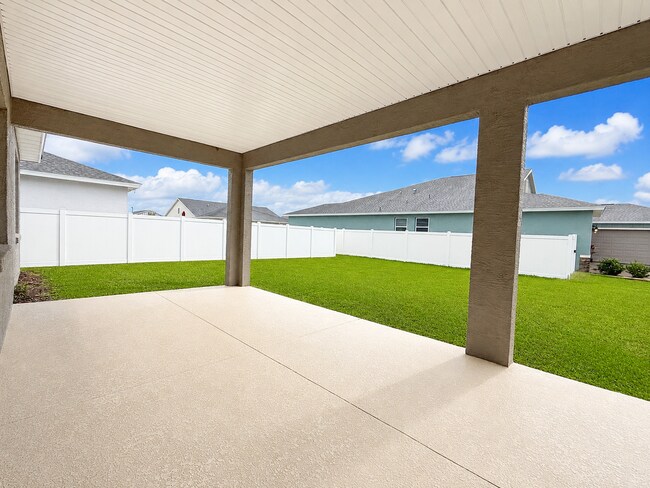 Building Photo - Experience modern & expansive living in this corner-lot 5Bedrooms/3.5Bath home at Ocala!
